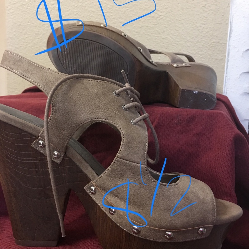 Shoes - Picture 6 of 8